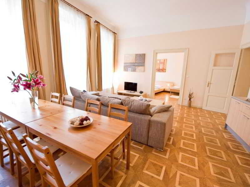 Bohemia Centre Apartmán *